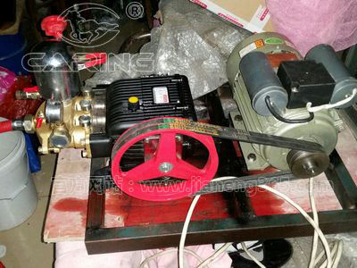 四川嘉能机电有限公司生产的单相电机正在王老板的洗车机上使用